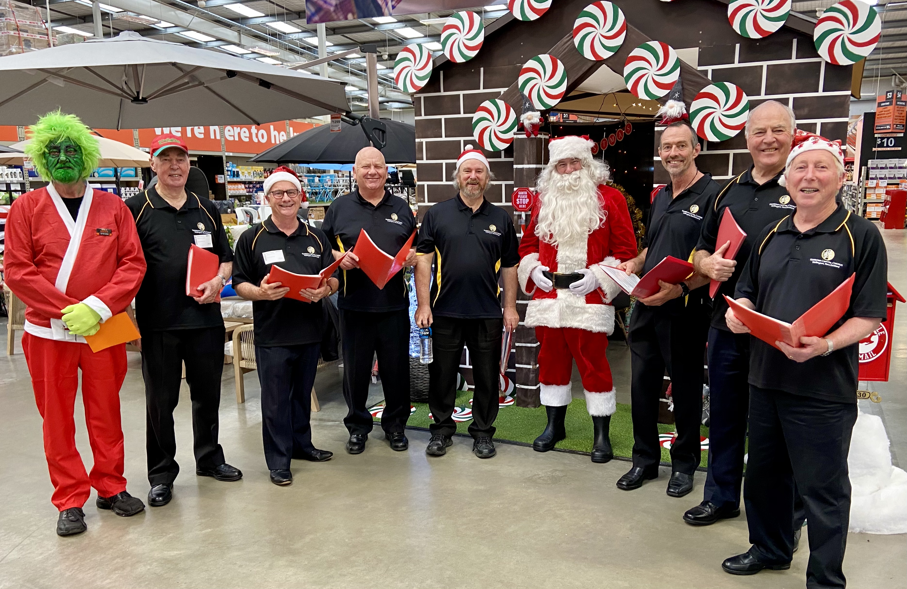 Santa meets Chorus at Mitre10 Petone